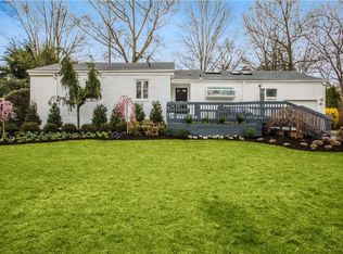 42 Woodcut Ln, New Rochelle, NY 10804