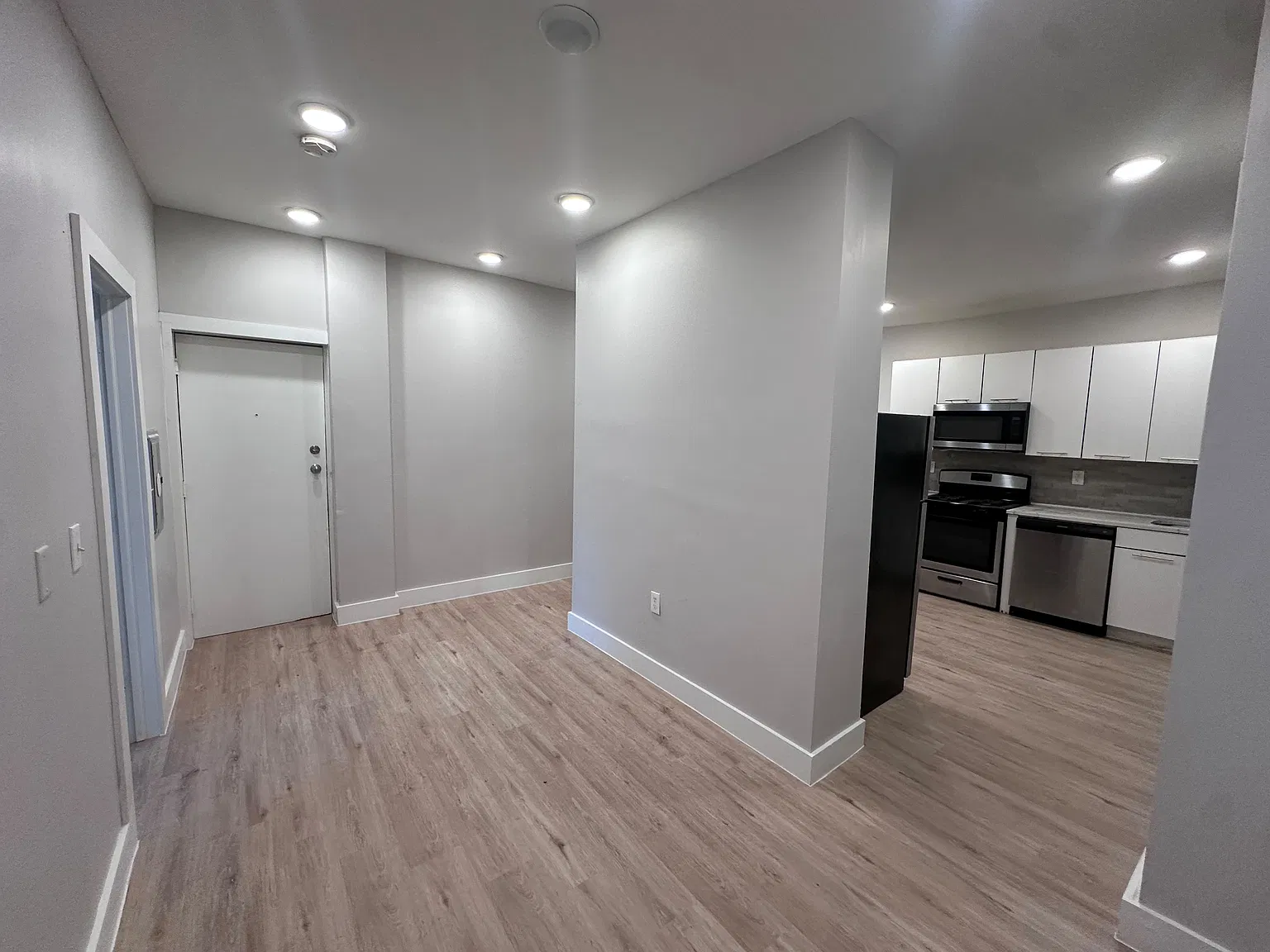234 Jewett Ave — Photo 2