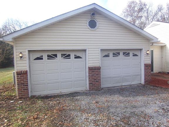 2nd image of 93 Lois Ln