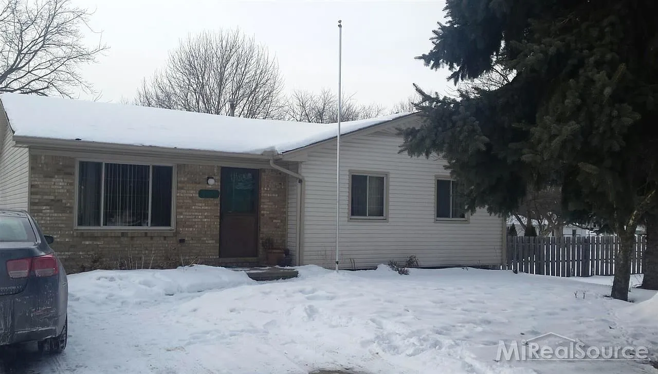 2898 Woodelm Dr photo 1