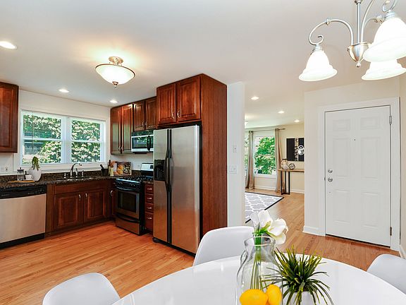 3rd image of 9016 La Crosse Ave APT 1S