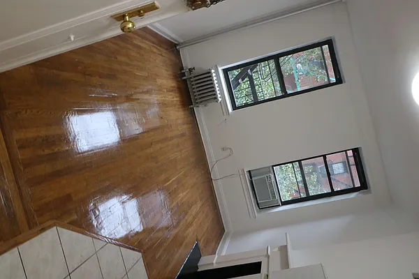 Rented by LEE & ASSOCIATES NYC RESIDENTIAL LLC | media 6