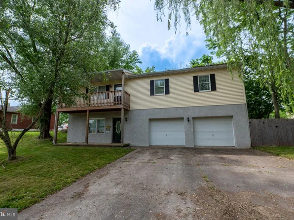 717 Glasgow St, Stowe, PA 19464