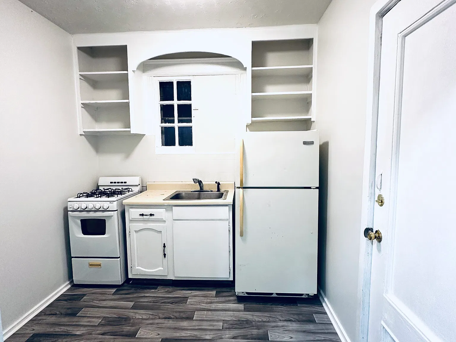 1 bed, 420 sqft, $1,000 — Photo 3
