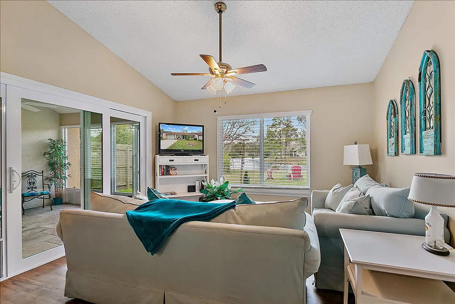 2 bed, 2.0 bath, 947 sqft, $2,820 — Photo 1