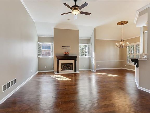 4th image of 800 Lake Medlock Dr