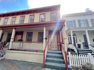 305 W Waldburg Ln, Savannah, GA 31401