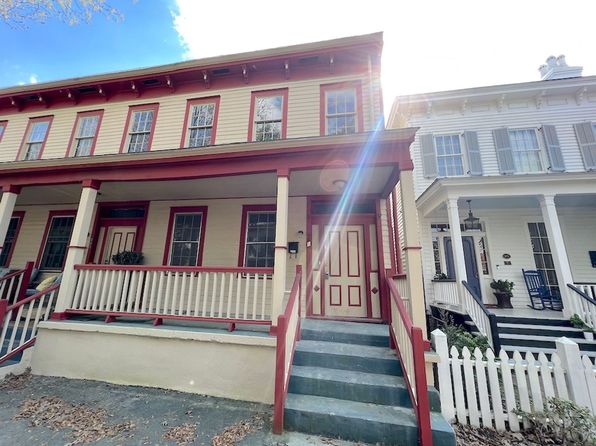 305 W Waldburg St