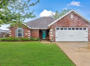821 Grant Ave, Prairie Grove, AR 72753