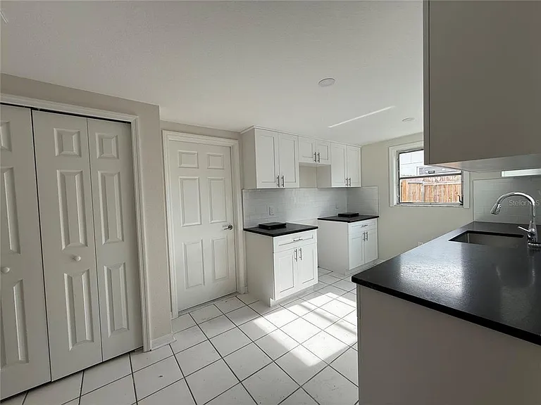 5241 Sparrow Dr — Photo 9