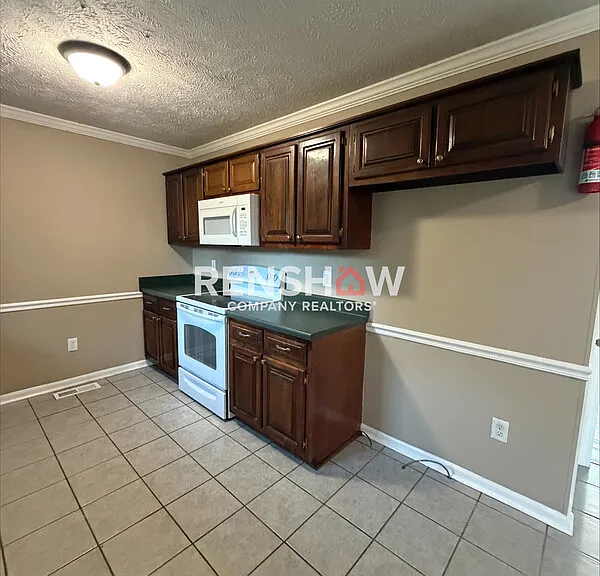 57 Derbyshire Dr — Photo 7