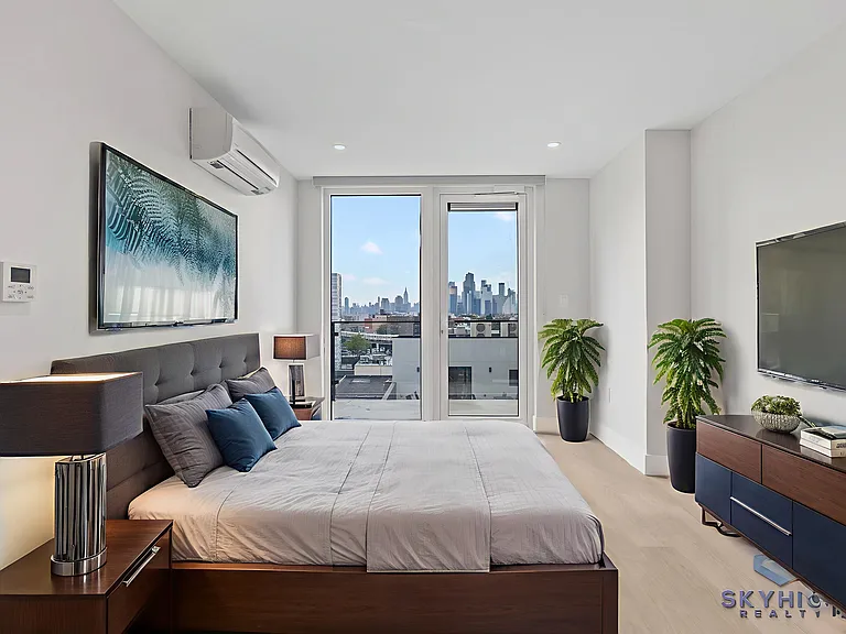 132 Willis Ave #210 — Photo 5