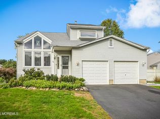4 Bridge St, Howell, NJ 07731