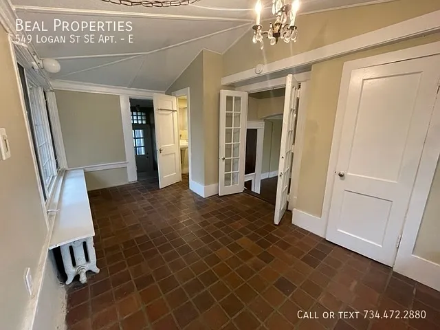 549 Logan St SE #E — Photo 13