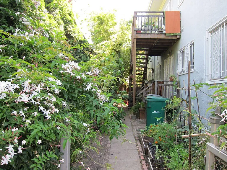 Locksley Ave — Photo 2
