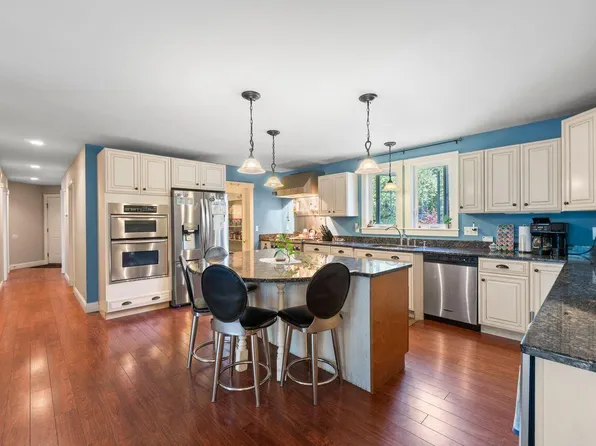 15 Dragonfly Lane, Kennebunk, ME 04043