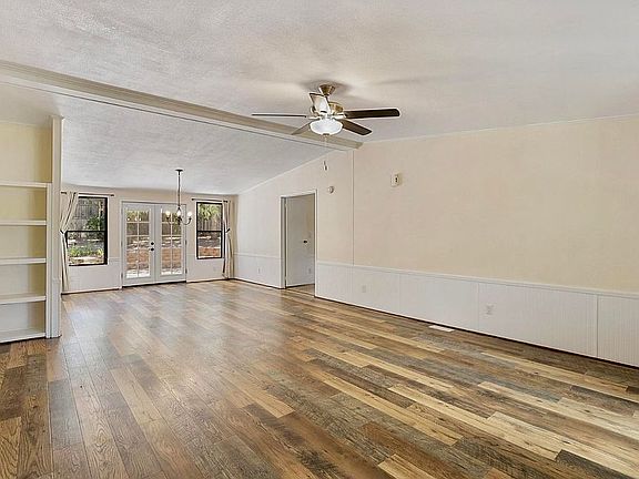 5th image of 213 N Whiting Dr