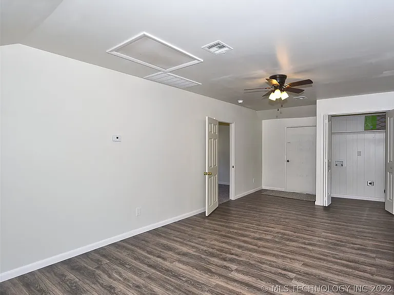 535 E Oak St — Photo 18