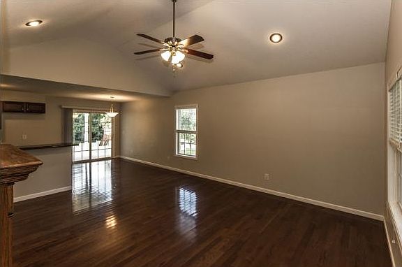 4th image of 1905 Eastwood Dr