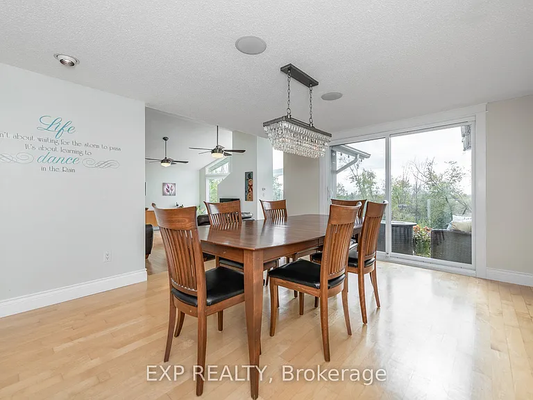1238 Barnwell Cres — Photo 19