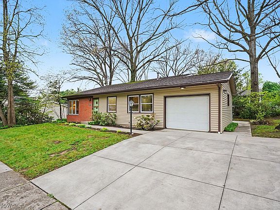 2nd image of 582 Eric Dr