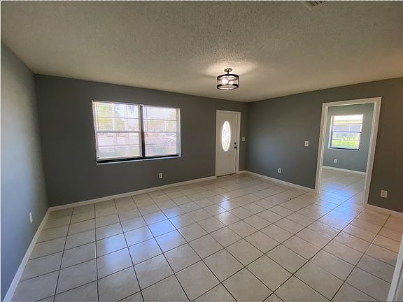 2nd image of 4640 Summit Blvd