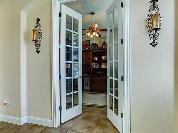 4th image of 2411 Speidel Dr