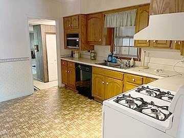 4th image of 510 Shoreway Dr