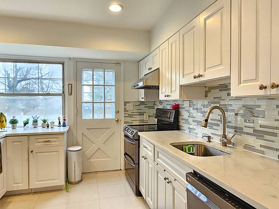 2nd image of 15 Evers St
