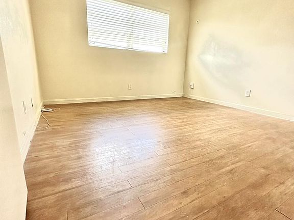 4th image of 2201 NE 36th St #205