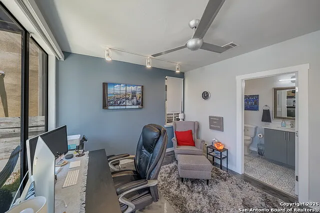 137 Lotus St — Photo 8