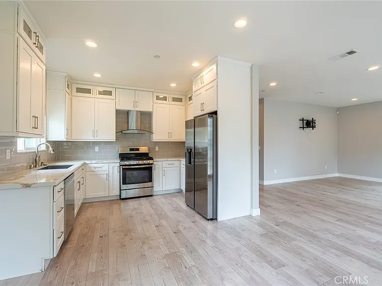 6938 Peach Ave — Photo 8