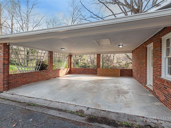 3rd image of 624 Brentwood Court