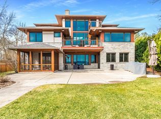W296N2080 Glen Cove Rd, Pewaukee, WI 53072