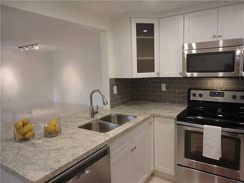 3 bed, 1192 sqft, $2,850 — Photo 2