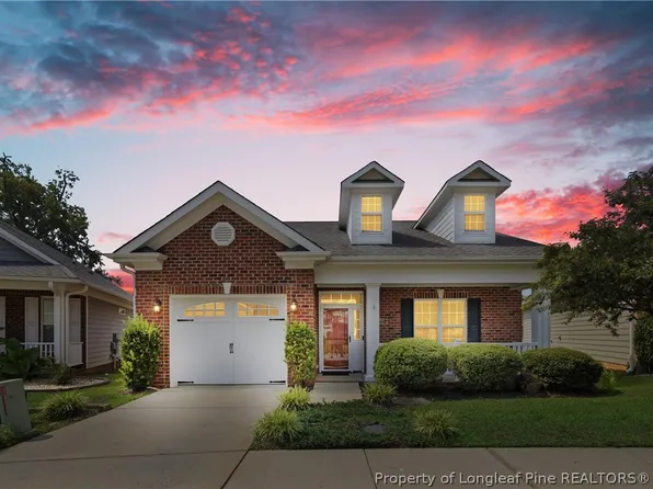 833 Falling Creek Ln, Fayetteville, NC 28304