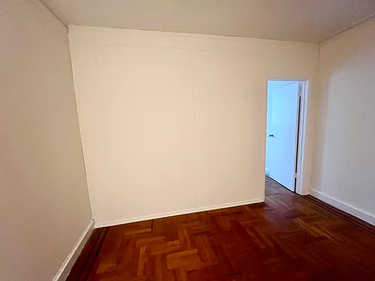 Rented by R New York | media 21