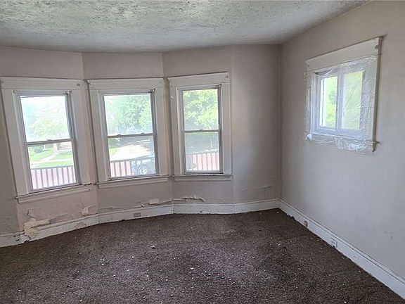 5th image of 9110 Jeffries Ave