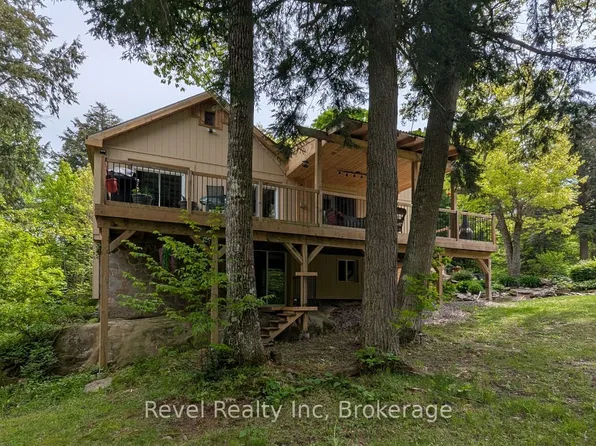 22 Camp Rd, McKellar, ON P2A 0B4