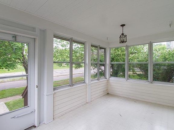 2nd image of 289 Fairview Ave N