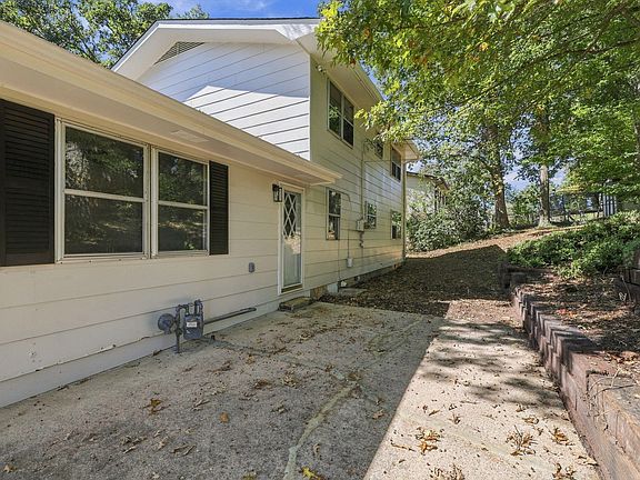 4th image of 917 Carrie Ln