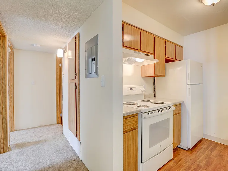 Americana Lakewood Apartments — Photo 61