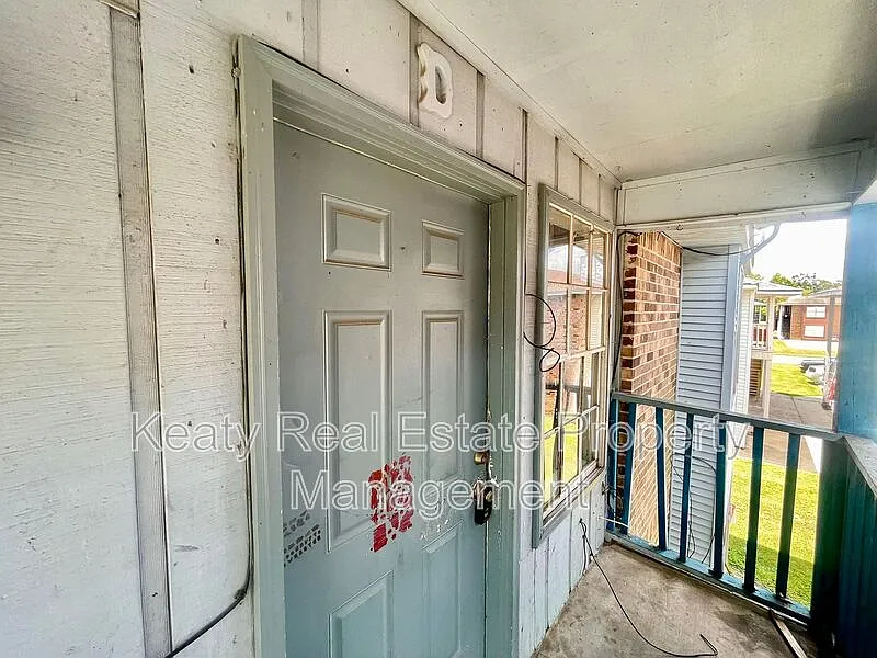 Studio, $700 — Photo 2