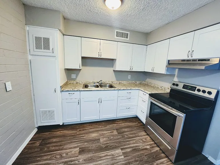 6817 N 17th Ave #4 — Photo 6