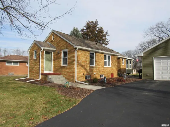 1601 14th St, Silvis, IL 61282