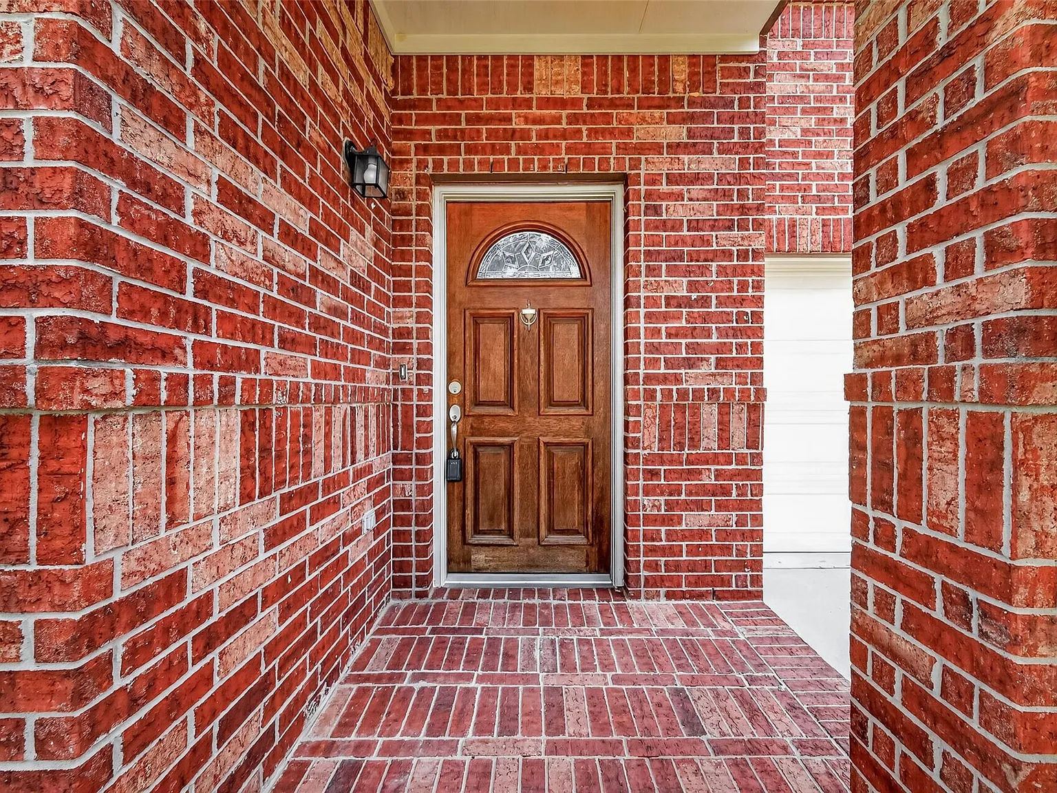 5 bed, 3.0 bath, 3600 sqft, $2,700 — Photo 4