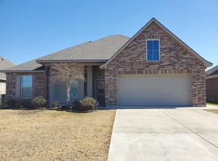 2116 Orleans Run Dr, Lake Charles, LA 70611