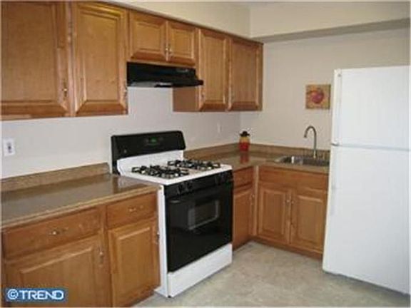 2nd image of 802 Lindsley Ct