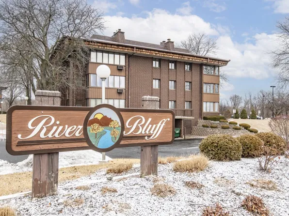 N85W15650 Ridge ROAD #107, Menomonee Falls, WI 53051