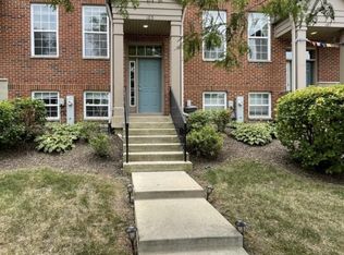 183 Station Park Cir, Grayslake, IL 60030